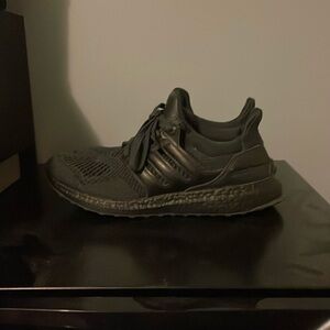 Addias ultra boost black